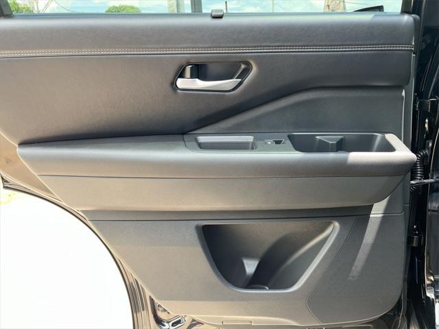 Photo of 2025 Super Black Nissan Pathfinder