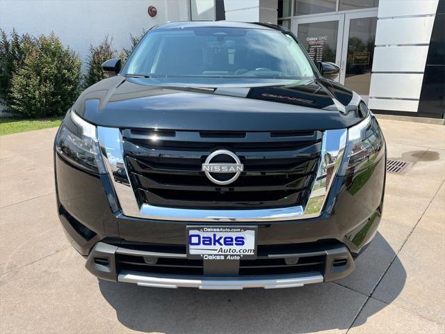 Photo of 2025 Super Black Nissan Pathfinder