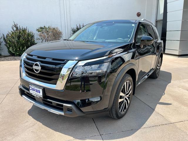 Photo of 2025 Super Black Nissan Pathfinder