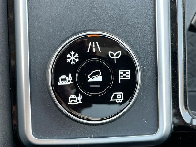 Photo of 2025 Super Black Nissan Pathfinder