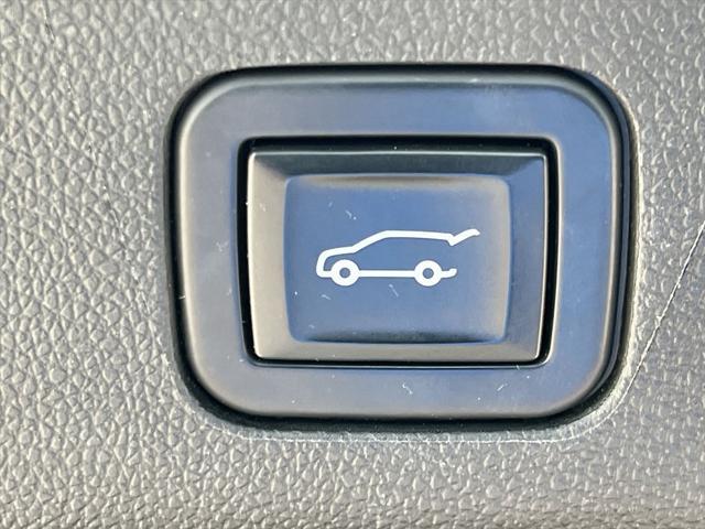 Photo of 2022 Crystal White Tricoat Cadillac Escalade
