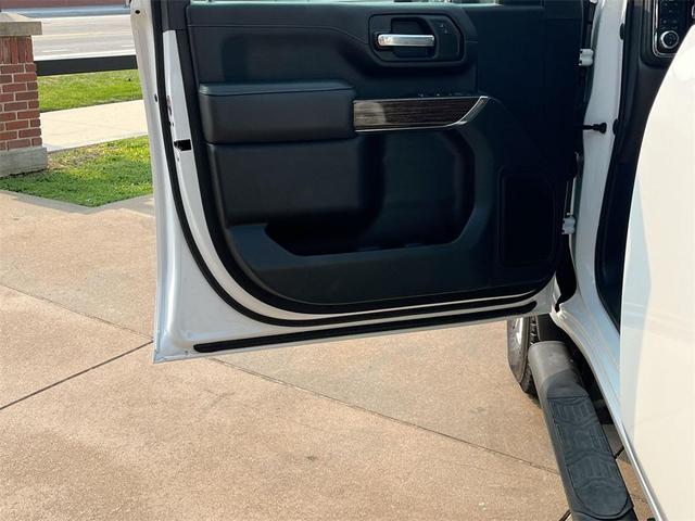 Photo of 2023 Summit White GMC Sierra 2500
