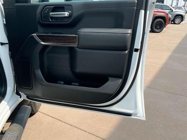Photo of 2023 Summit White GMC Sierra 2500