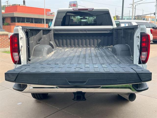 Photo of 2023 Summit White GMC Sierra 2500