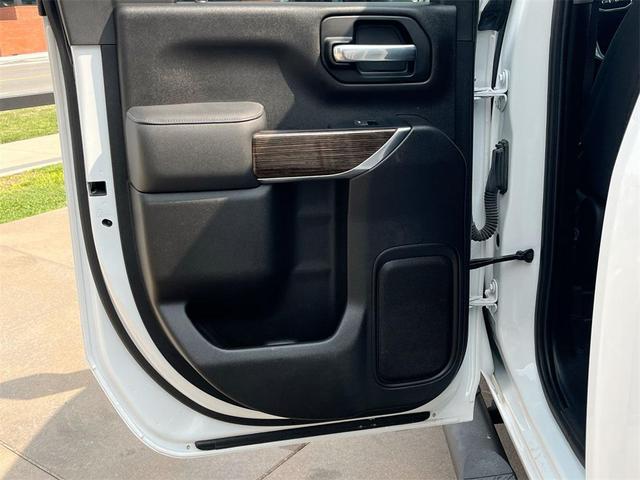 Photo of 2023 Summit White GMC Sierra 2500