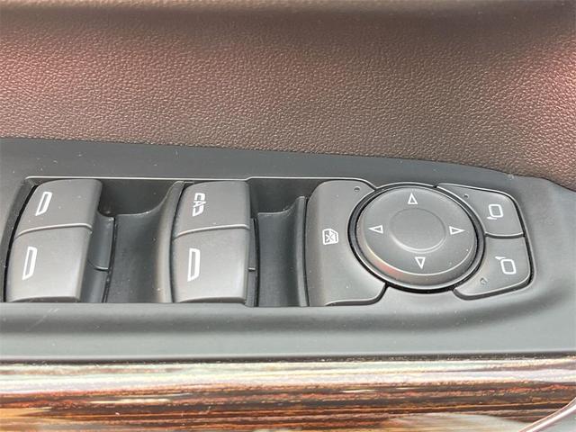 Photo of 2023 Summit White GMC Sierra 2500