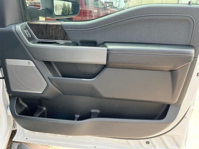 Photo of 2024 Oxford White Ford F-250