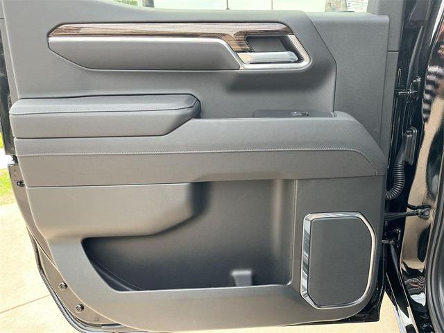 Photo of 2025 Onyx Black GMC Sierra 1500