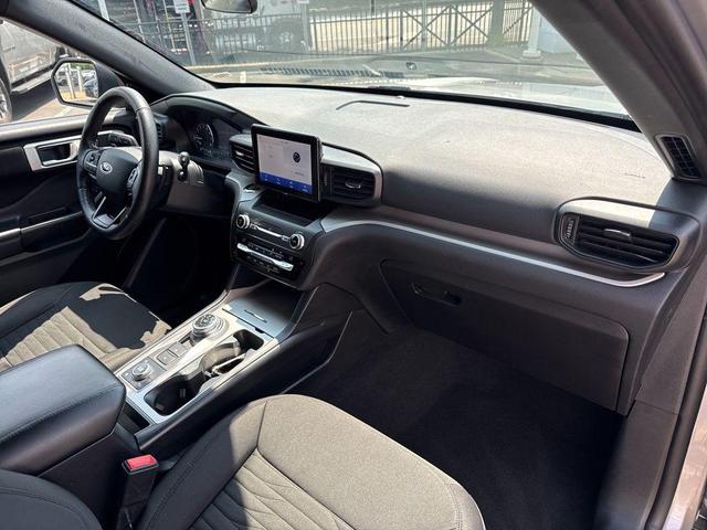 Photo of 2020 Iconic Silver Metallic Ford Explorer