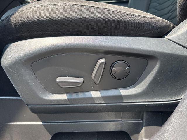 Photo of 2020 Iconic Silver Metallic Ford Explorer