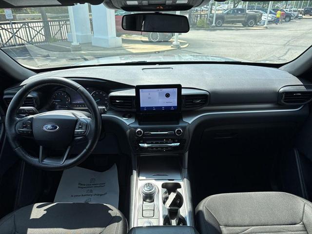 Photo of 2020 Iconic Silver Metallic Ford Explorer