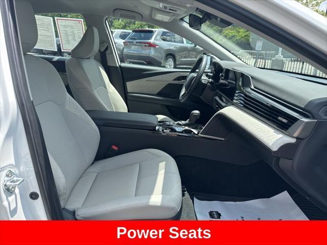 Photo of 2025 Wind Chill Pearl Toyota Camry