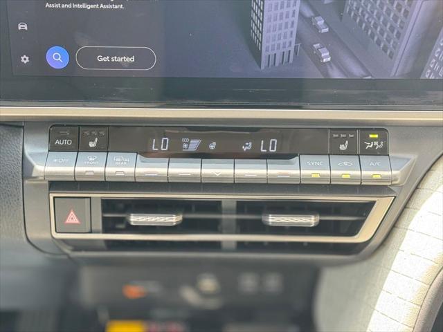 Photo of 2025 Wind Chill Pearl Toyota Camry