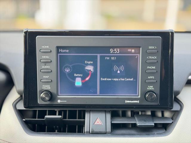 Photo of 2022 White Toyota RAV4 Hybrid