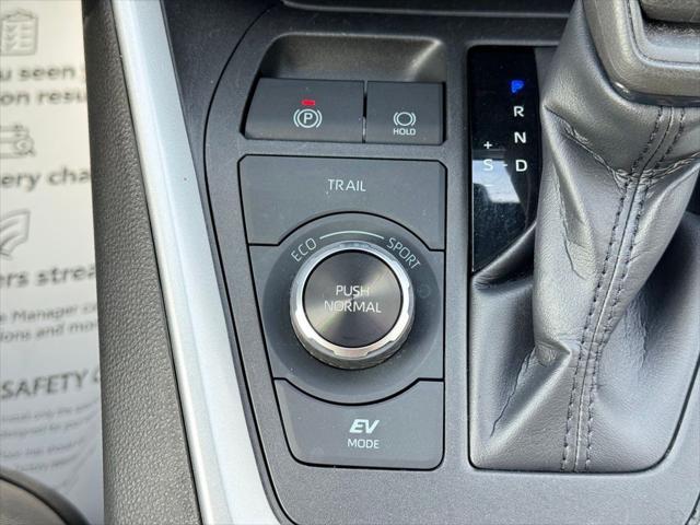 Photo of 2022 White Toyota RAV4 Hybrid