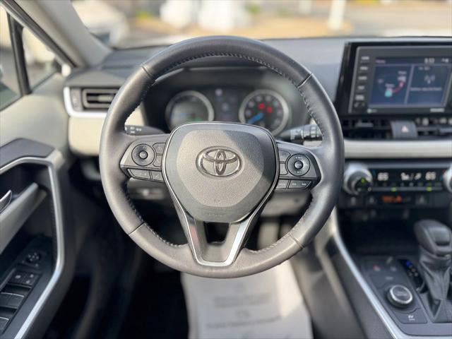 Photo of 2022 White Toyota RAV4 Hybrid