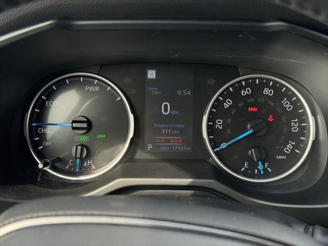 Photo of 2022 White Toyota RAV4 Hybrid