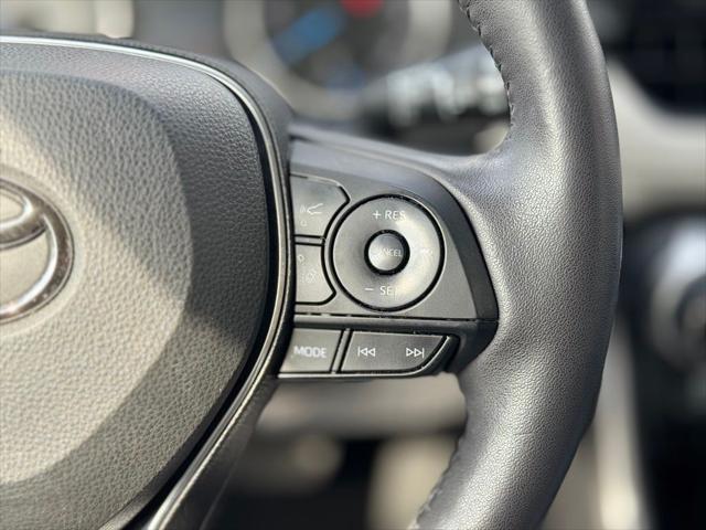 Photo of 2022 White Toyota RAV4 Hybrid