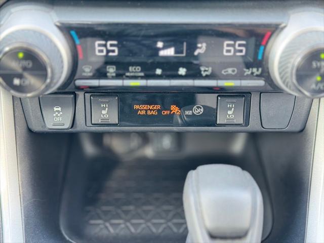 Photo of 2022 White Toyota RAV4 Hybrid