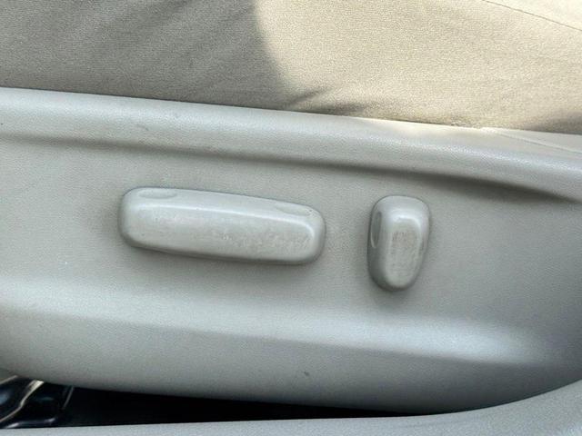 Photo of 2011 Aloe Green Metallic Toyota Camry