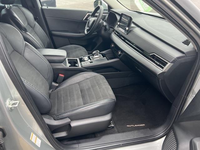 Photo of 2023 Alloy Silver Metallic Mitsubishi Outlander