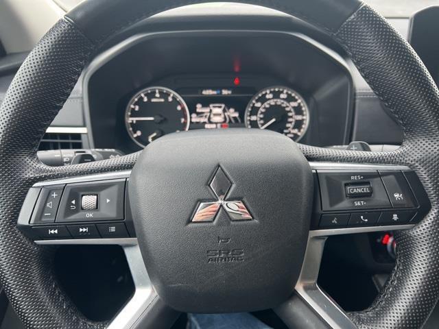 Photo of 2023 Alloy Silver Metallic Mitsubishi Outlander