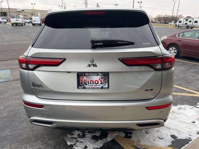 Photo of 2023 Alloy Silver Metallic Mitsubishi Outlander