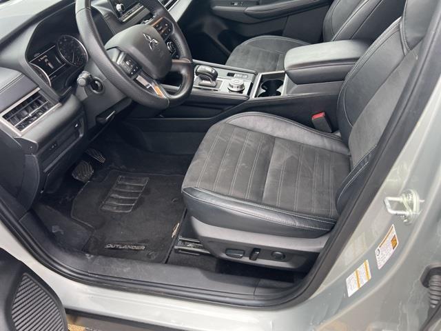Photo of 2023 Alloy Silver Metallic Mitsubishi Outlander