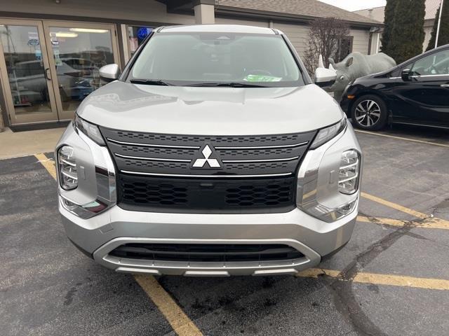 Photo of 2023 Alloy Silver Metallic Mitsubishi Outlander
