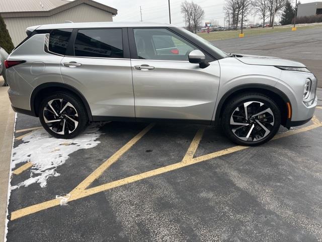 Photo of 2023 Alloy Silver Metallic Mitsubishi Outlander