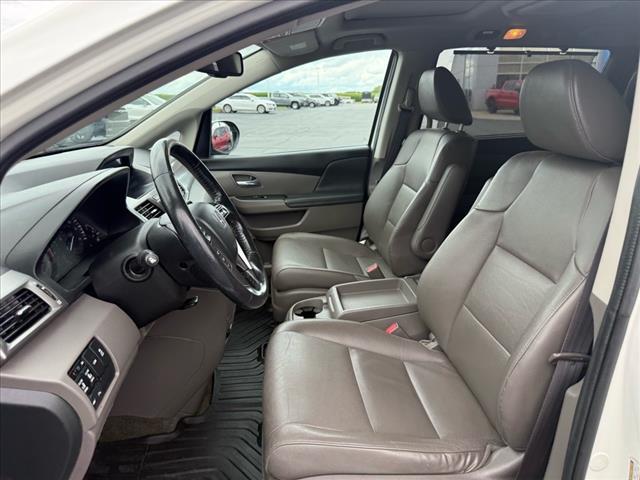 Photo of 2016 White Diamond Pearl Honda Odyssey
