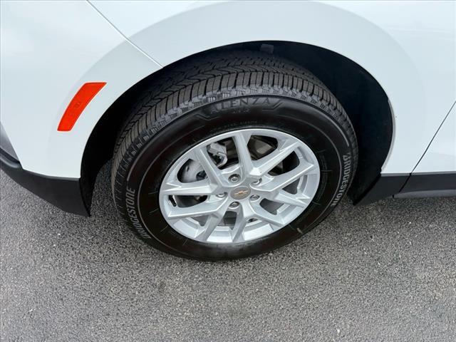 Photo of 2024 Summit White Chevrolet Equinox