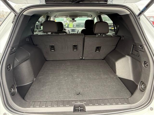 Photo of 2024 Summit White Chevrolet Equinox