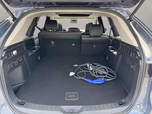 Photo of 2025 Polymetal Gray Metallic Mazda CX-70 PHEV