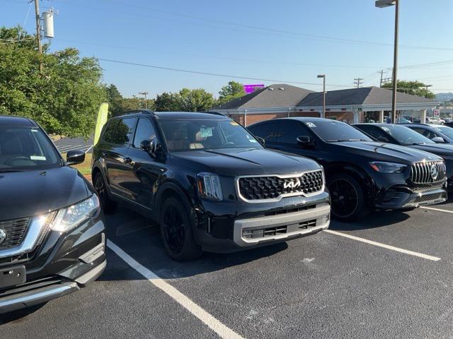 Photo of 2023 Ebony Black Kia Telluride