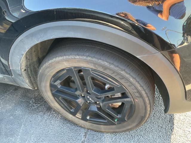Photo of 2023 Ebony Black Kia Telluride