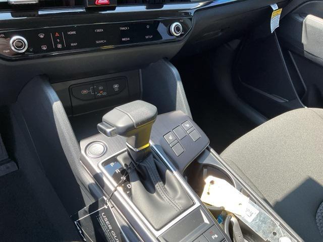 Photo of 2026 Glacial White Pearl Kia Sportage