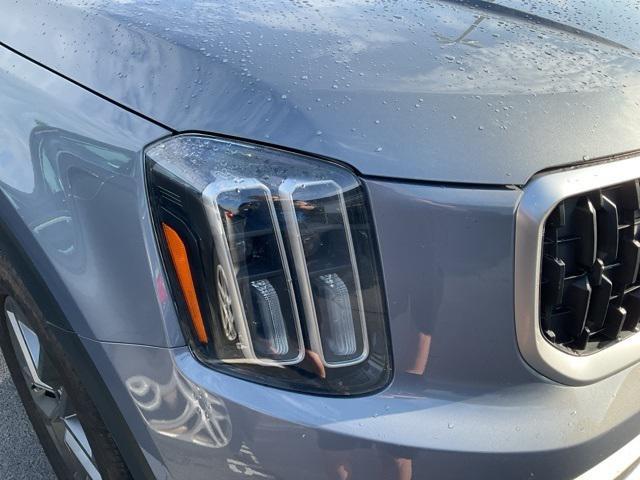Photo of 2024 Everlasting Silver Kia Telluride