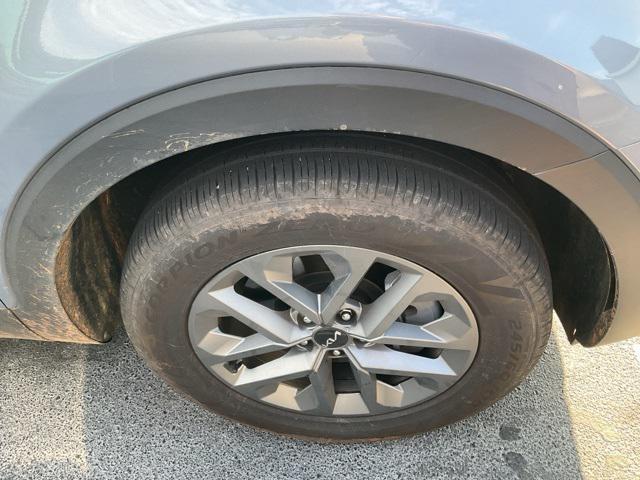 Photo of 2024 Everlasting Silver Kia Telluride