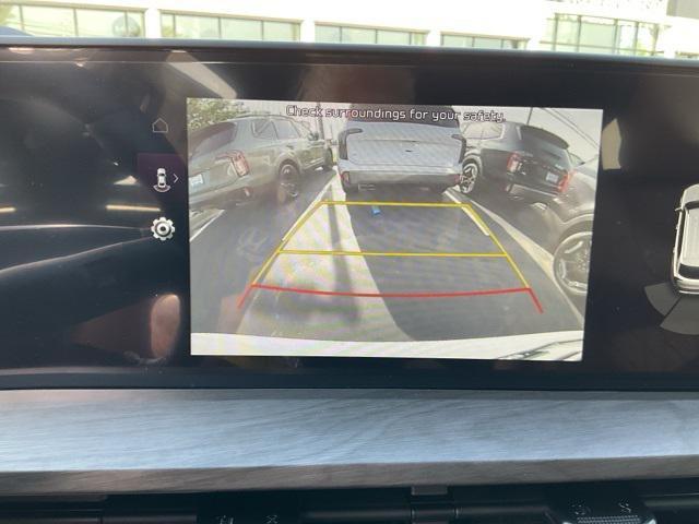Photo of 2025 Glacial White Pearl Kia Telluride