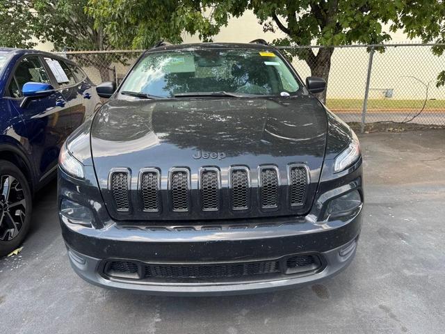 Photo of 2017 Diamond Black Crystal Pearlcoat Jeep Cherokee