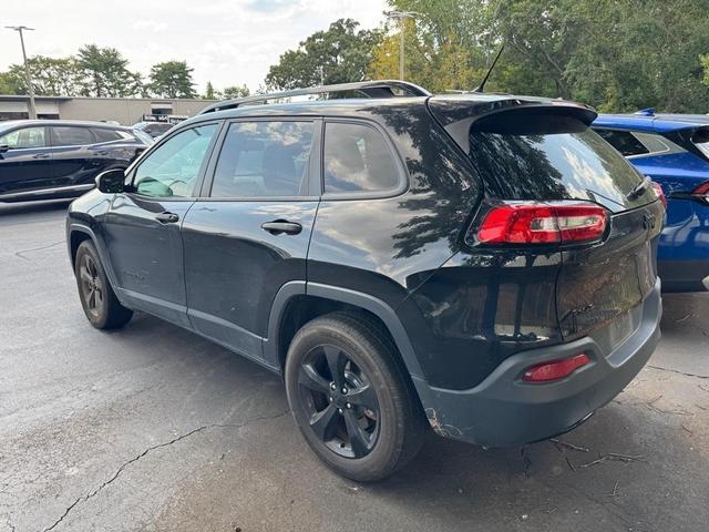 Photo of 2017 Diamond Black Crystal Pearlcoat Jeep Cherokee