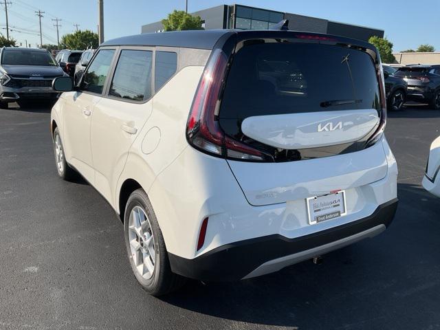 Photo of 2025 Clear White/Black Roof Kia Soul