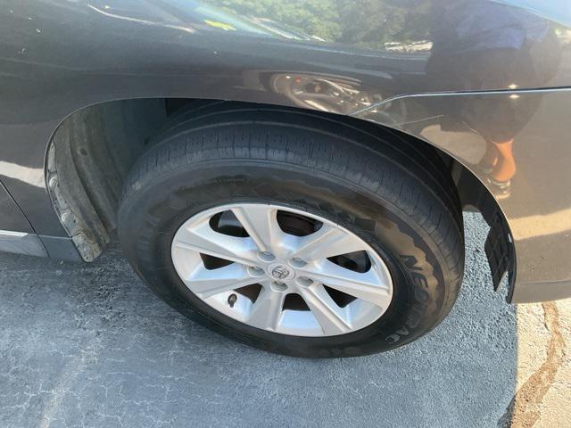 Photo of 2012 Magnetic Gray Metallic Toyota Highlander