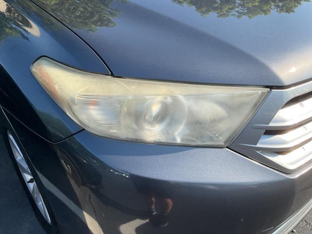 Photo of 2012 Magnetic Gray Metallic Toyota Highlander