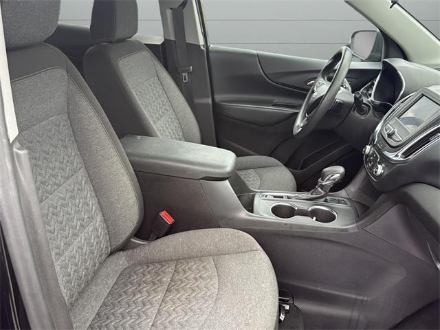 Photo of 2022 Mosaic Black Metallic Chevrolet Equinox