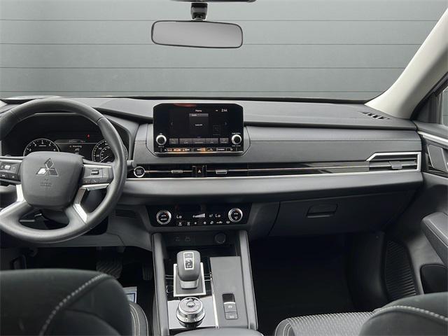 Photo of 2022 Alloy Silver Metallic Mitsubishi Outlander