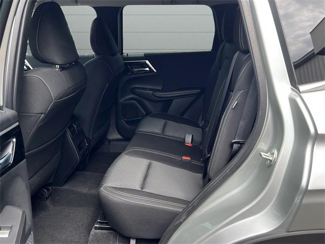 Photo of 2022 Alloy Silver Metallic Mitsubishi Outlander