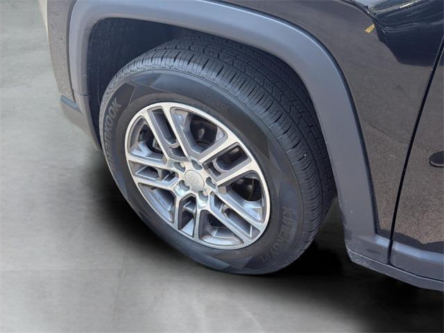 Photo of 2020 Diamond Black Crystal Pearlcoat Jeep Compass