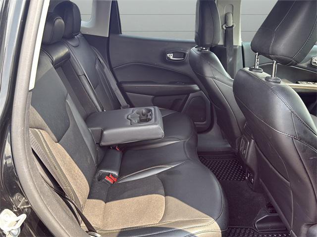 Photo of 2020 Diamond Black Crystal Pearlcoat Jeep Compass